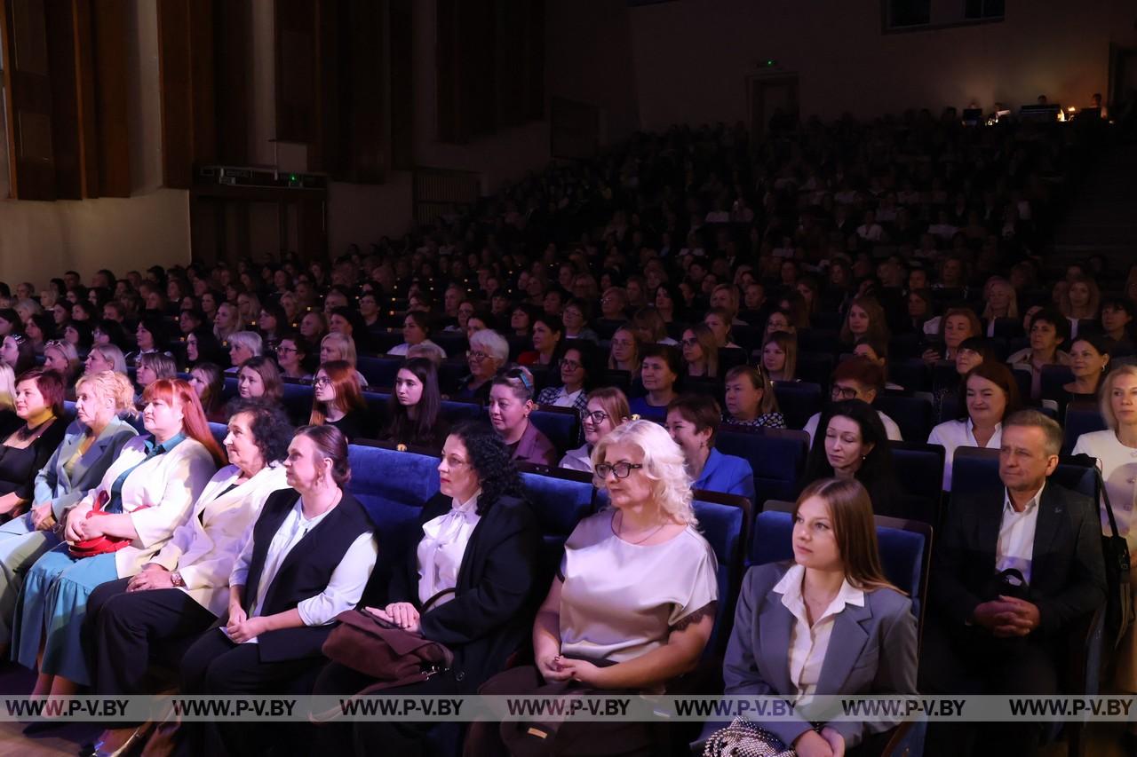 В городском Доме культуры состоялось торжественное мероприятие, посвященное Дню учителя