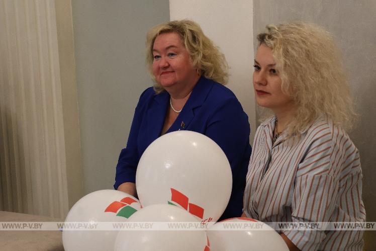 В Пинске вручили свидетельства о рождении троим малышам