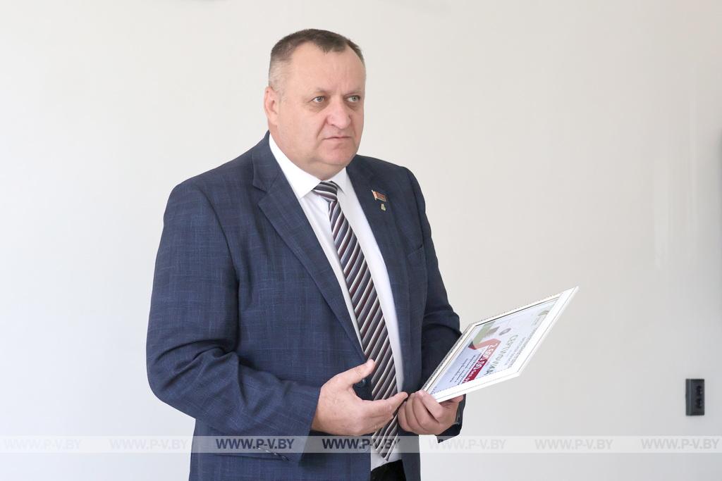 «Белая Русь» передала технику центру соцобслуживания Пинского района