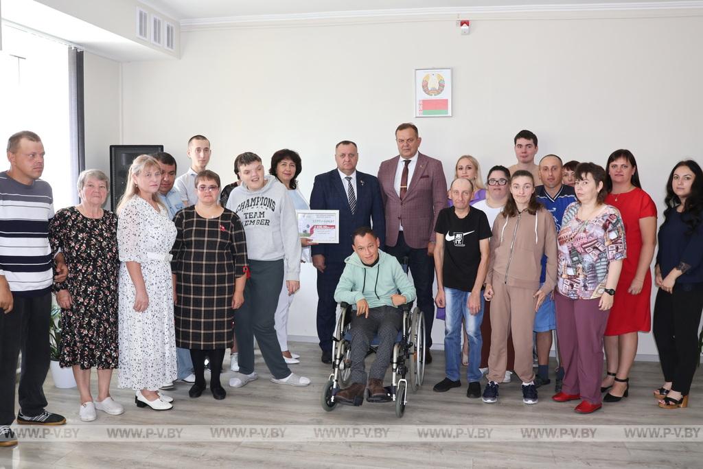 «Белая Русь» передала технику центру соцобслуживания Пинского района