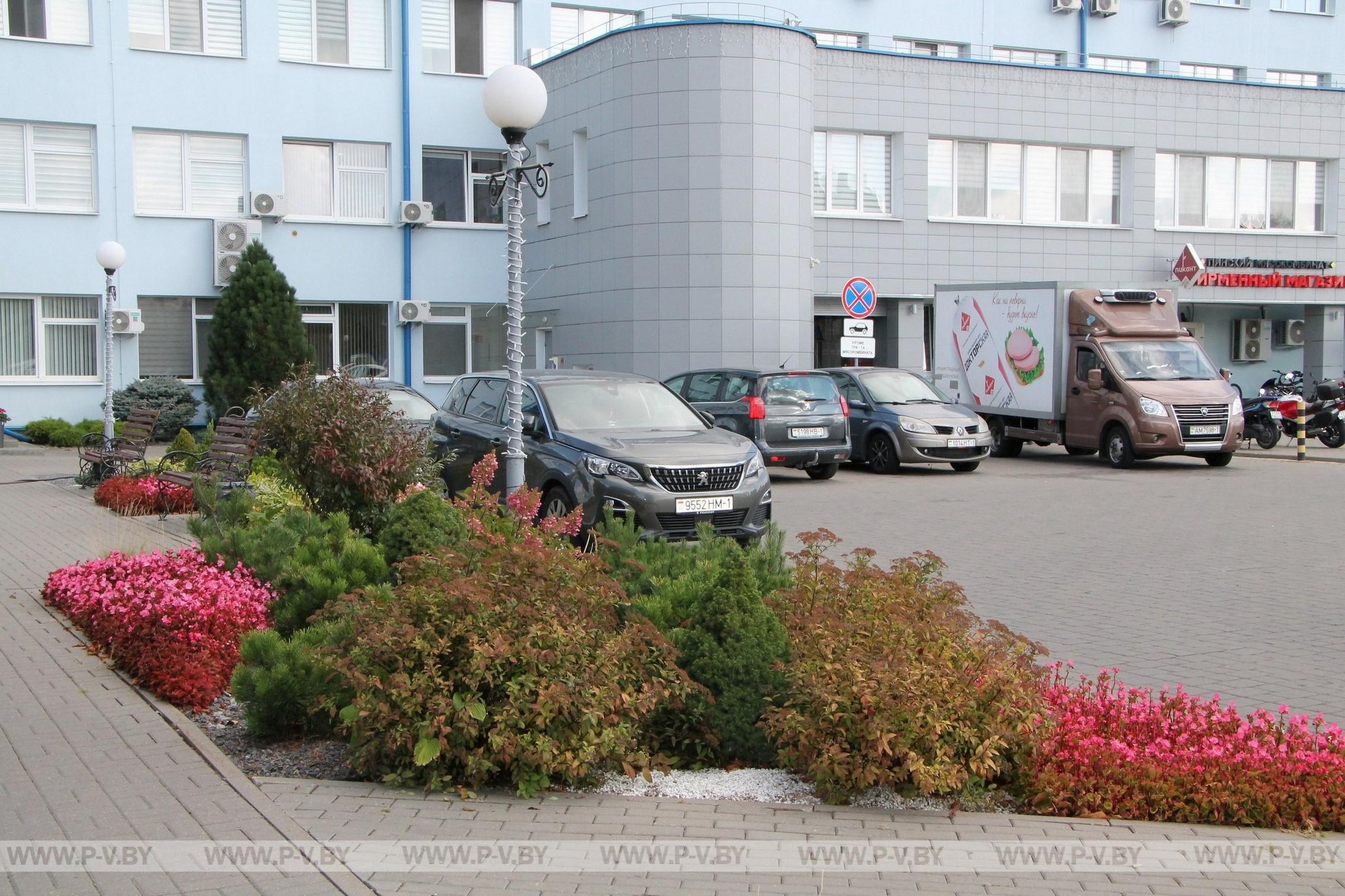 Узнали, кто победил в ежегодном городском смотре-конкурсе на лучшее благоустройство, санитарное состояние и цветочное оформление территорий Пинска
