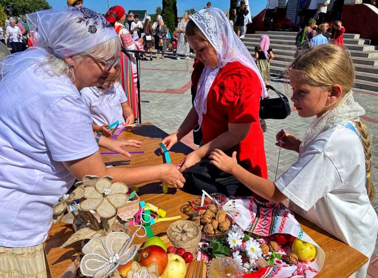 Праздник «Три Спаса» прошел в Плещицах