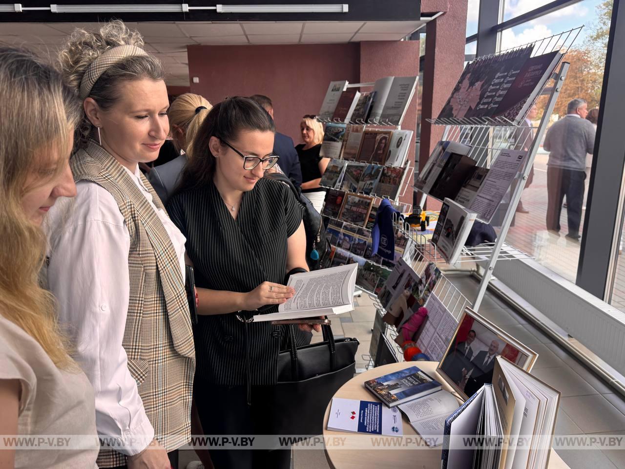 В Пинске открылась фотовыставка Посольства КНР