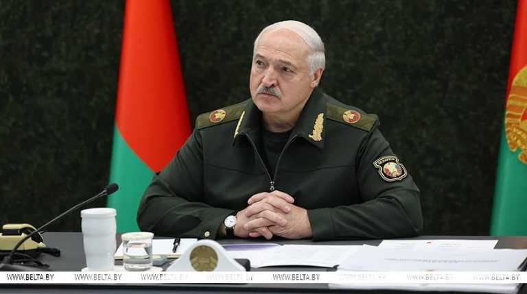 Задачи на сессию, лицензирование, крупный бизнес и на связи с военными. Итоги недели Президента