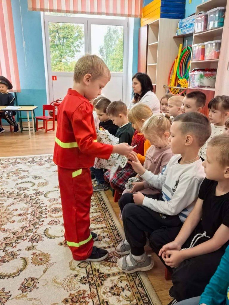 Логишинский детсад провёл день безопасности для малышей