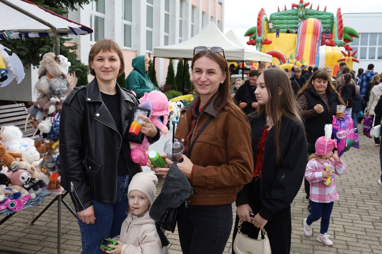Весело и с размахом прошел день агрогородка Парохонск