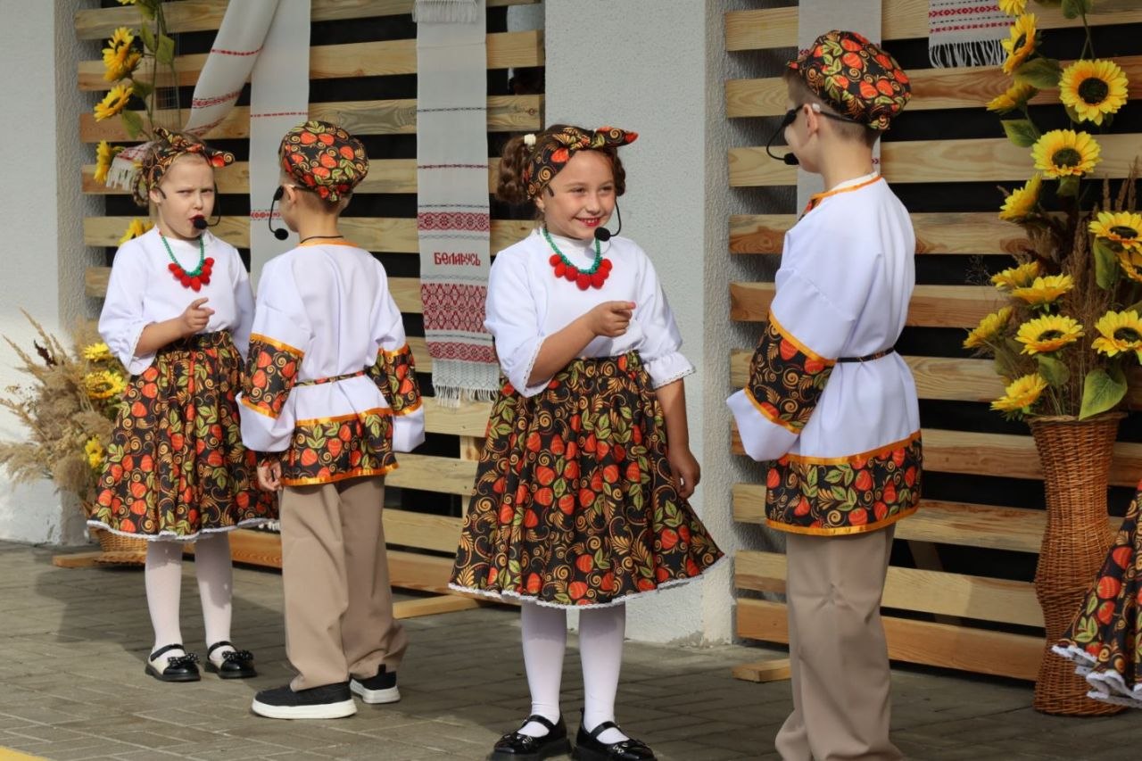 Весело и с размахом прошел день агрогородка Парохонск