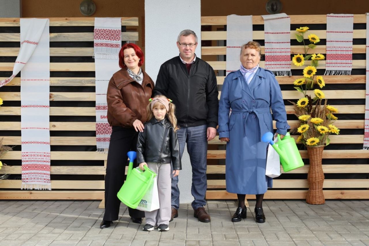 Весело и с размахом прошел день агрогородка Парохонск