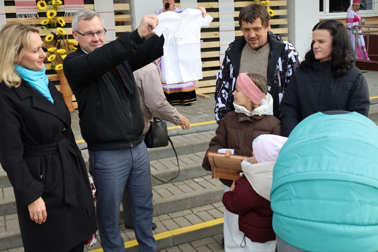 Весело и с размахом прошел день агрогородка Парохонск