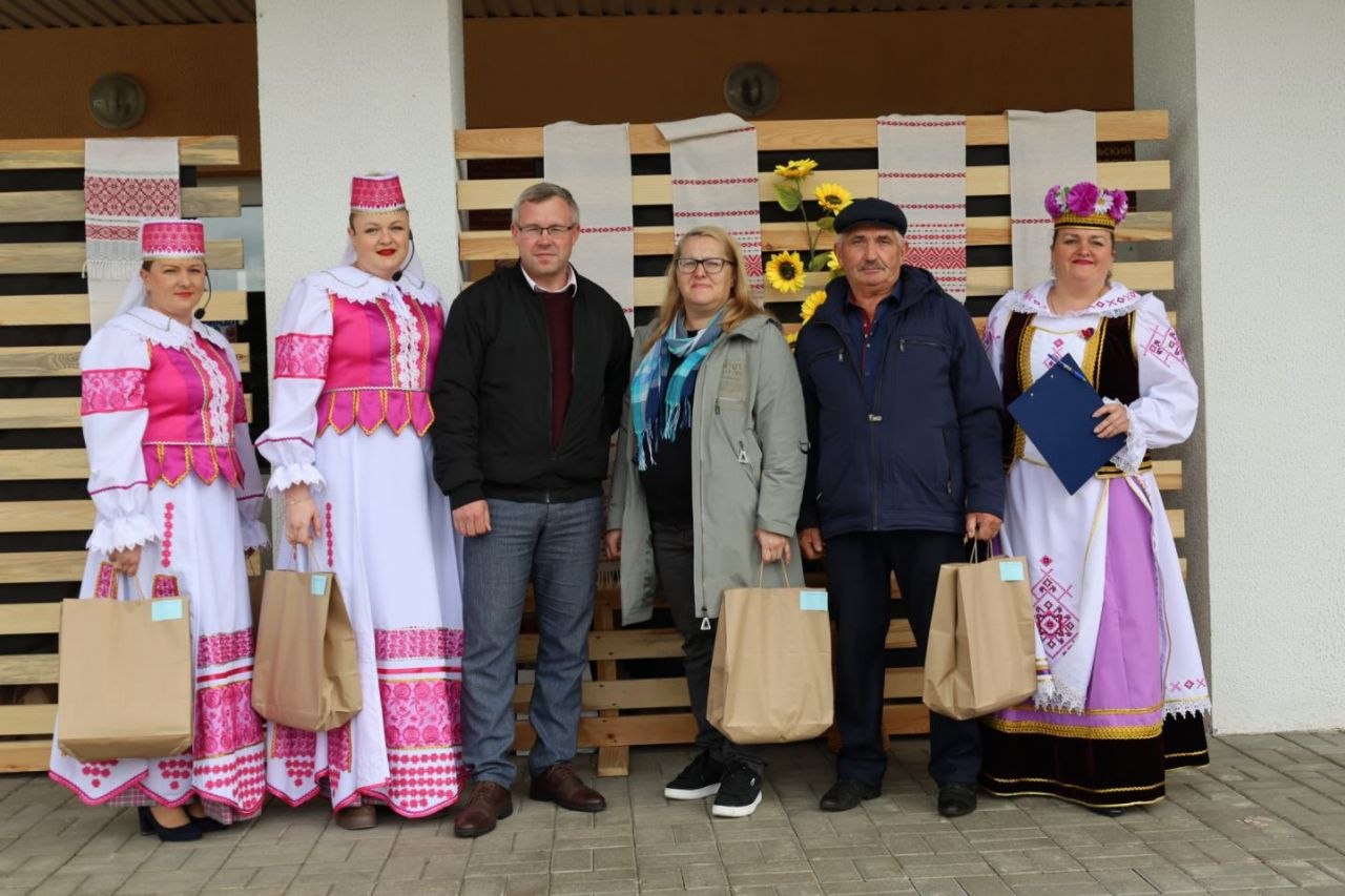 Весело и с размахом прошел день агрогородка Парохонск