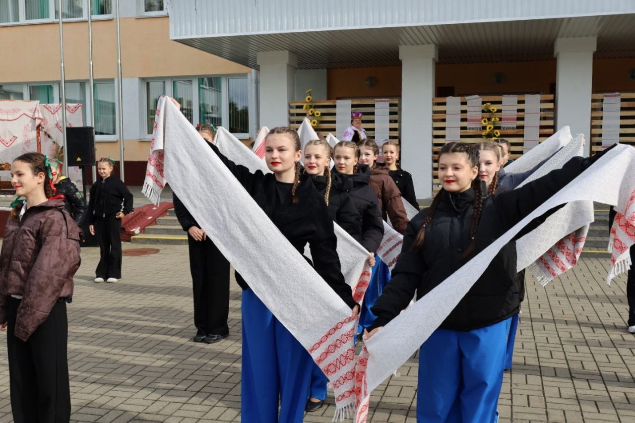 Весело и с размахом прошел день агрогородка Парохонск