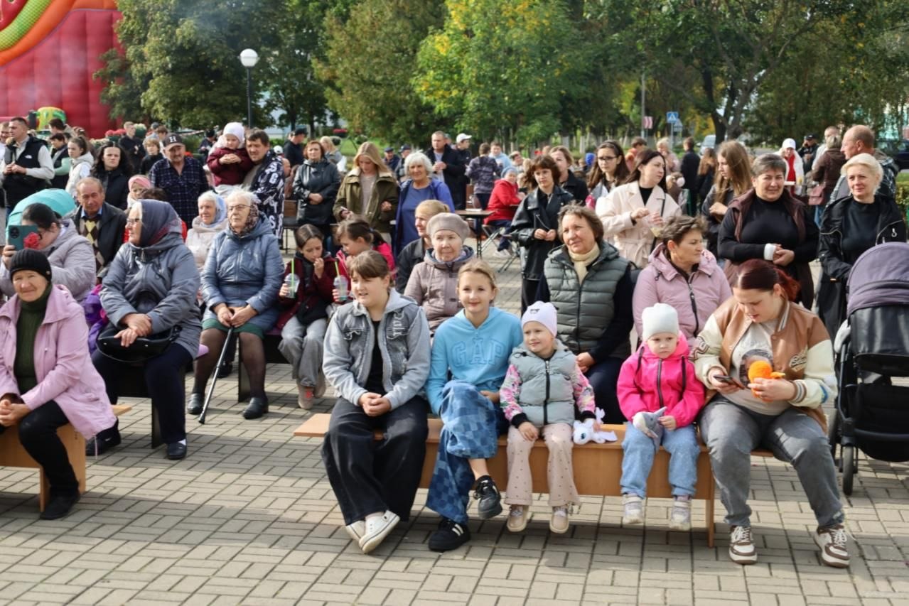 Весело и с размахом прошел день агрогородка Парохонск