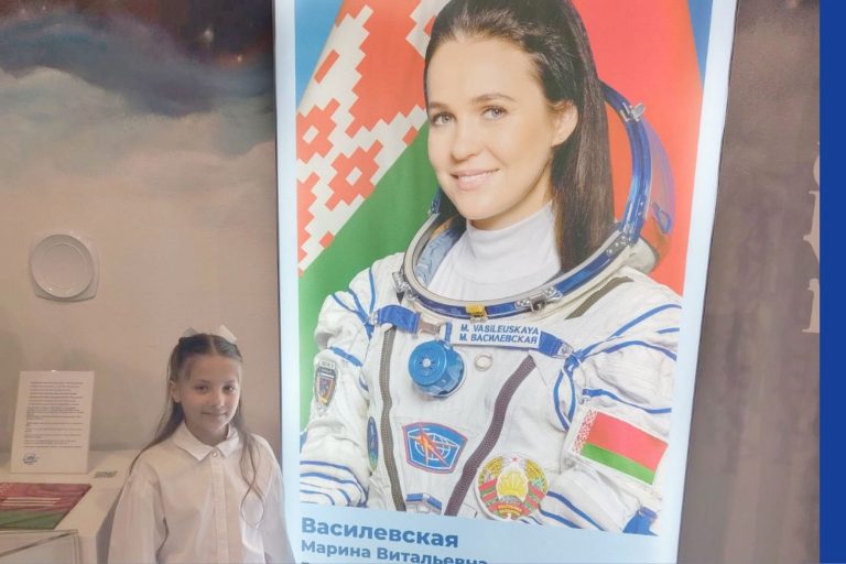 Рисунки Маргариты Долмат из Парохонской школы – просто космос!