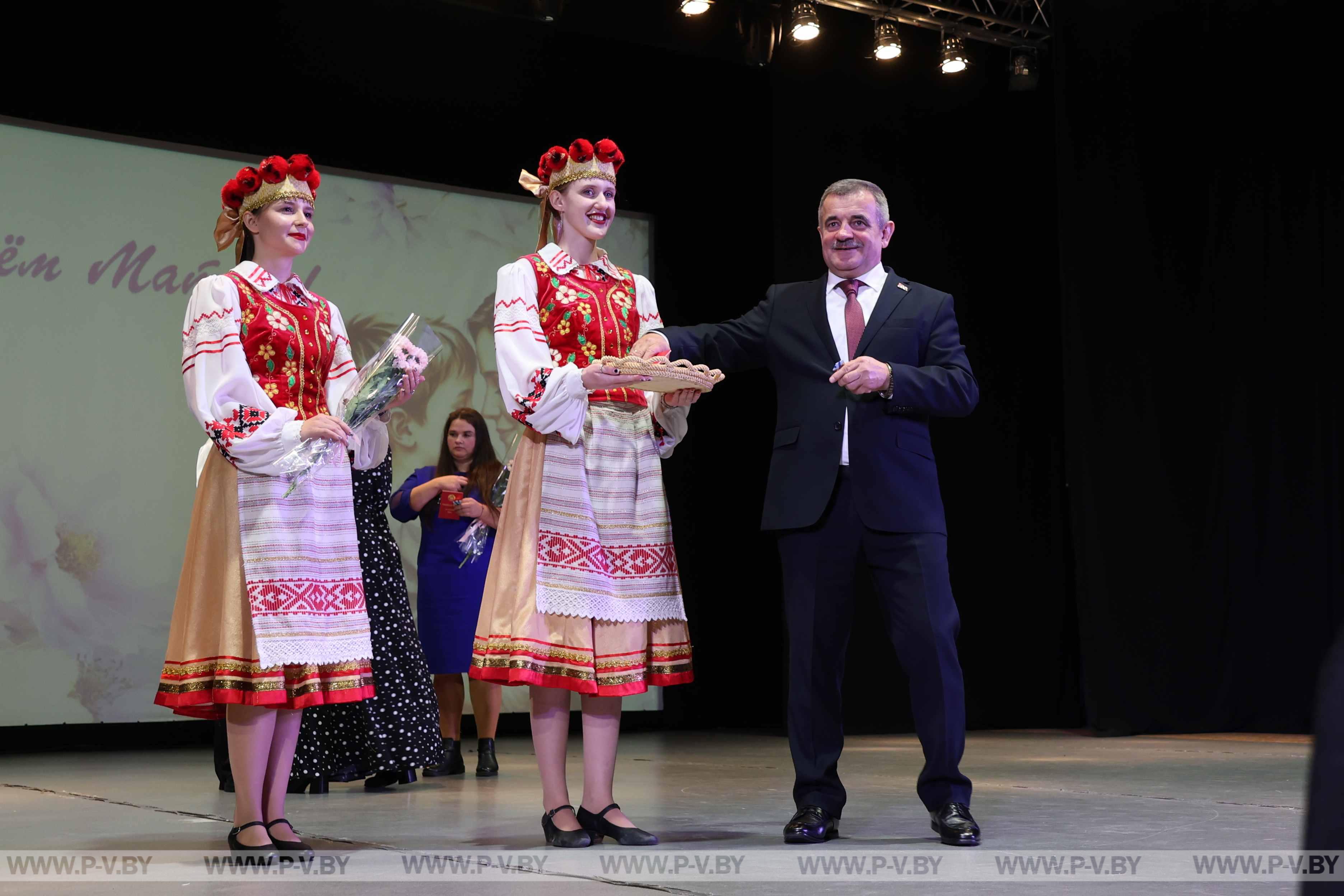 Торжественный концерт, посвященный Дню матери, прошел в ГДК