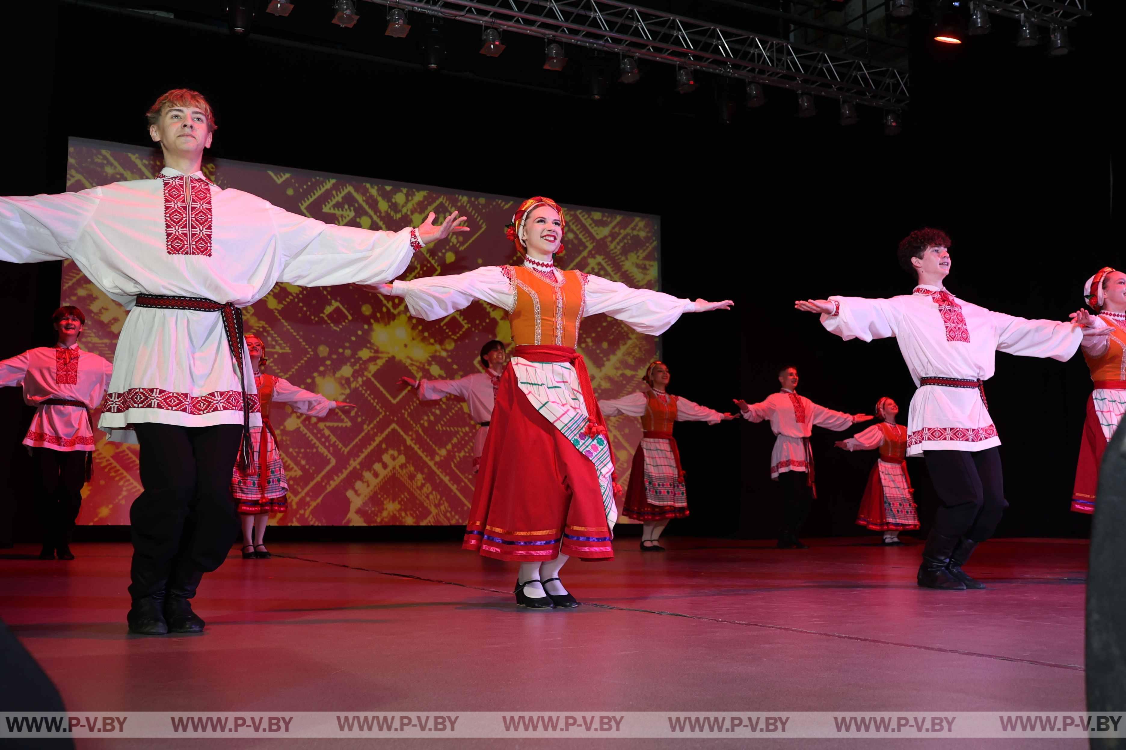 Торжественный концерт, посвященный Дню матери, прошел в ГДК