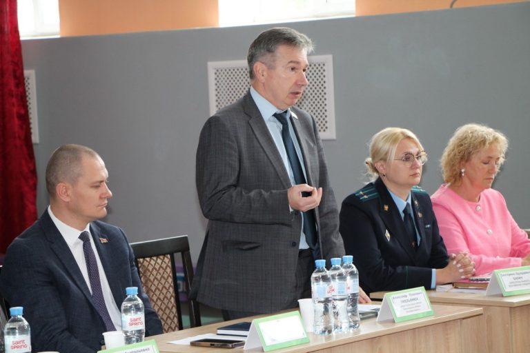 В единый день информирования информационно-пропагандистская группа горисполкома побывала в СДЮШОР № 5 В единый день информирования информационно-пропагандистская группа горисполкома побывала в СДЮШОР № 5