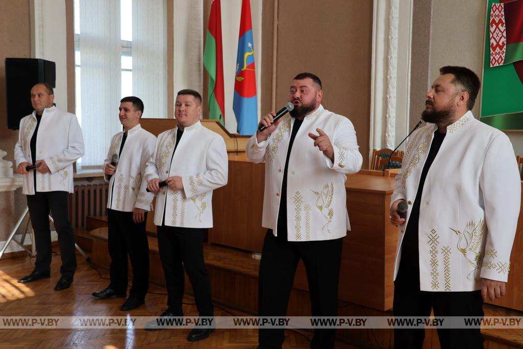 "Опыту и мудрости - поклон!" – пожилых людей чествовали в Пинском райисполкоме