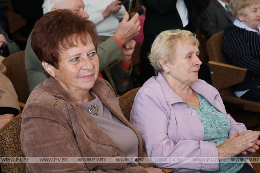 "Опыту и мудрости - поклон!" – пожилых людей чествовали в Пинском райисполкоме