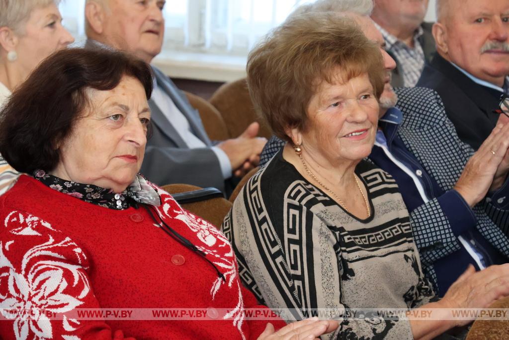 "Опыту и мудрости - поклон!" – пожилых людей чествовали в Пинском райисполкоме