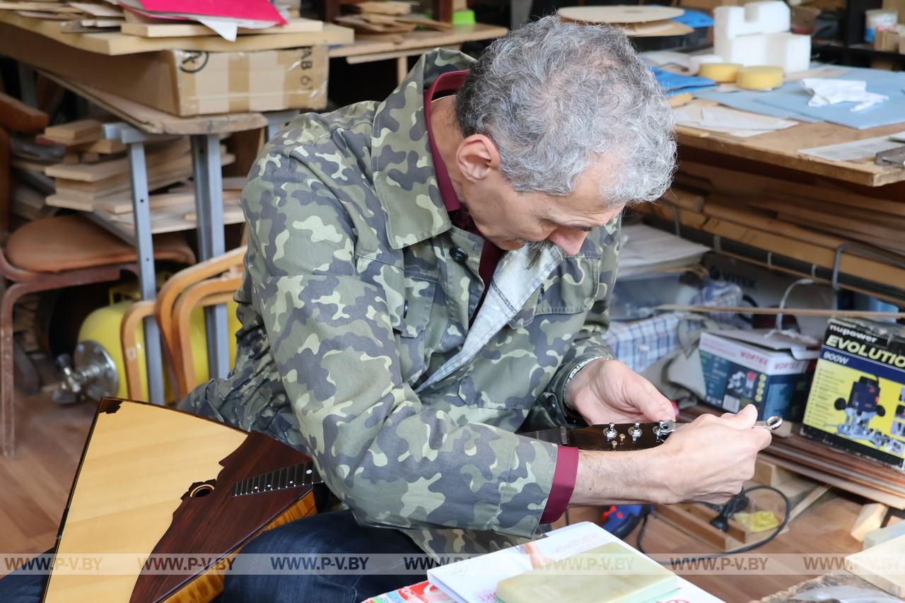 Руслан Макаревич: 35 лет с народными инструментами