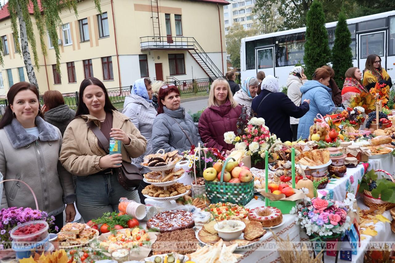 В Пинском межрайонном родильном доме отметили День матери