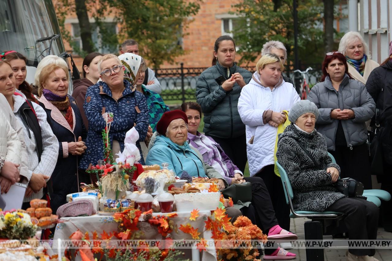 В Пинском межрайонном родильном доме отметили День матери