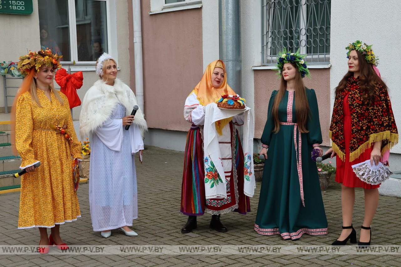 В Пинском межрайонном родильном доме отметили День матери