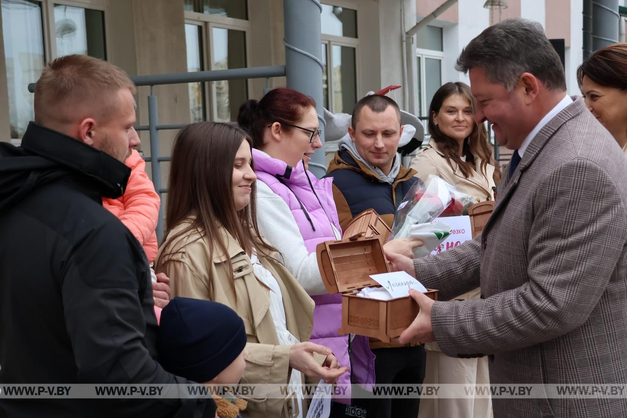 В Пинском межрайонном родильном доме отметили День матери