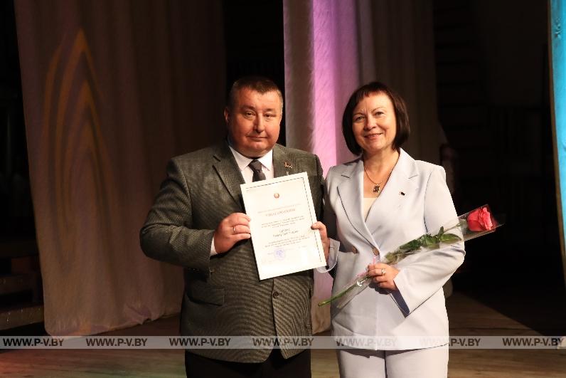 В Оснежицах поздравили педагогов Пинского района