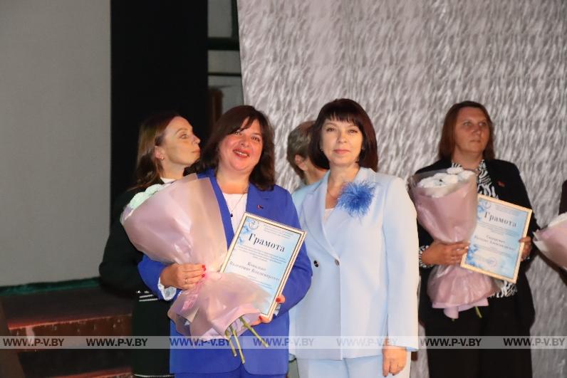 В Оснежицах поздравили педагогов Пинского района