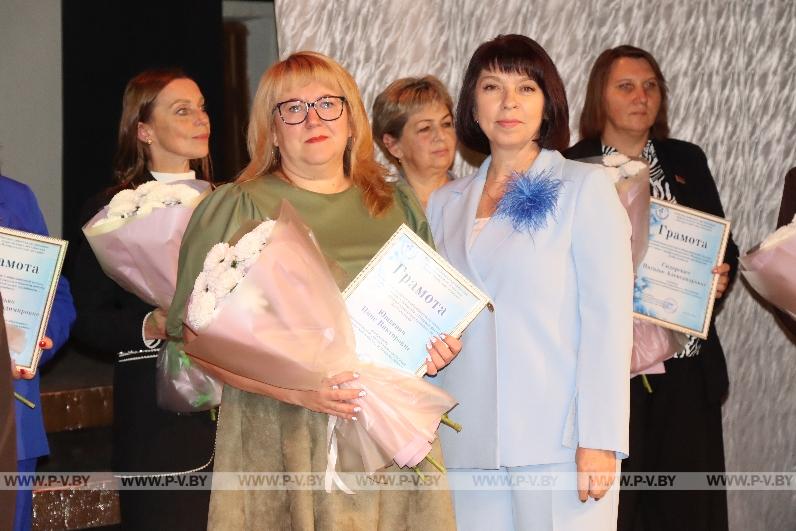 В Оснежицах поздравили педагогов Пинского района