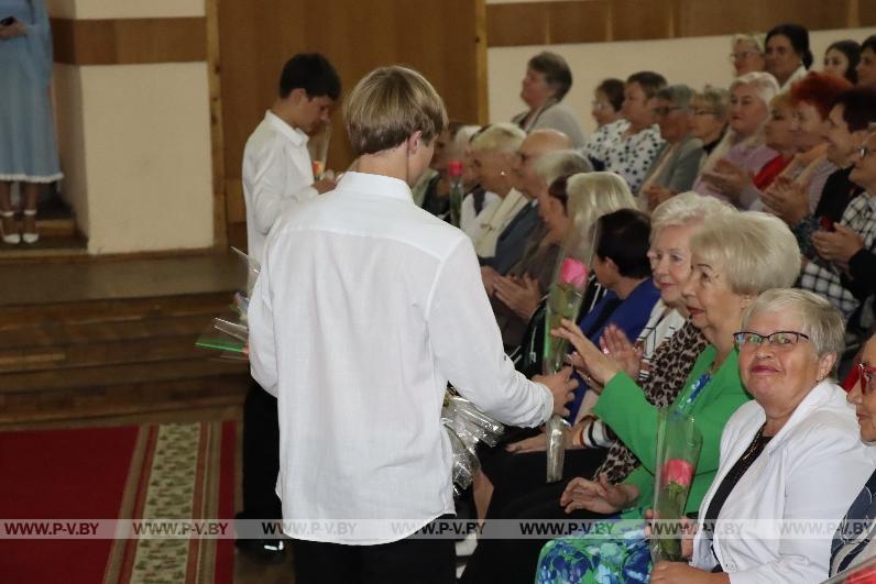 В Оснежицах поздравили педагогов Пинского района
