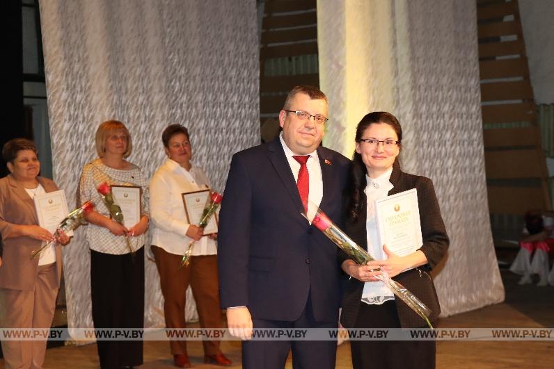 В Оснежицах поздравили педагогов Пинского района