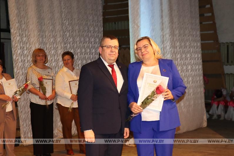 В Оснежицах поздравили педагогов Пинского района