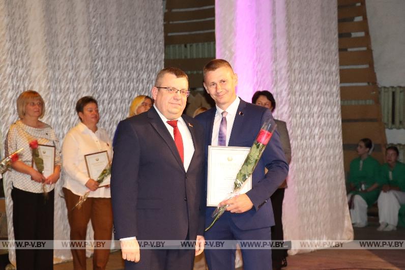 В Оснежицах поздравили педагогов Пинского района