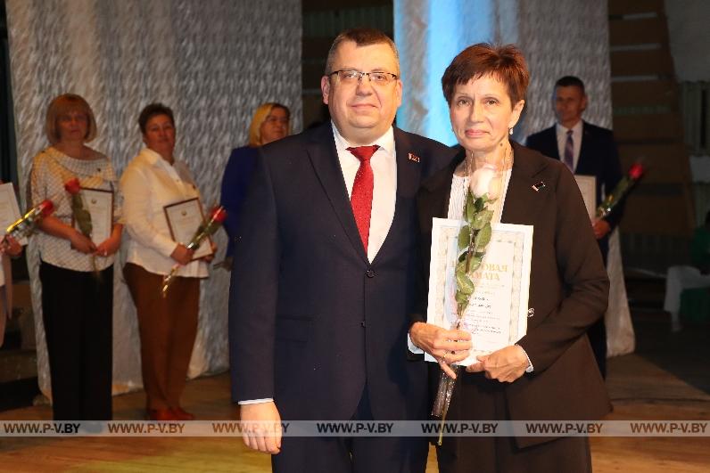 В Оснежицах поздравили педагогов Пинского района
