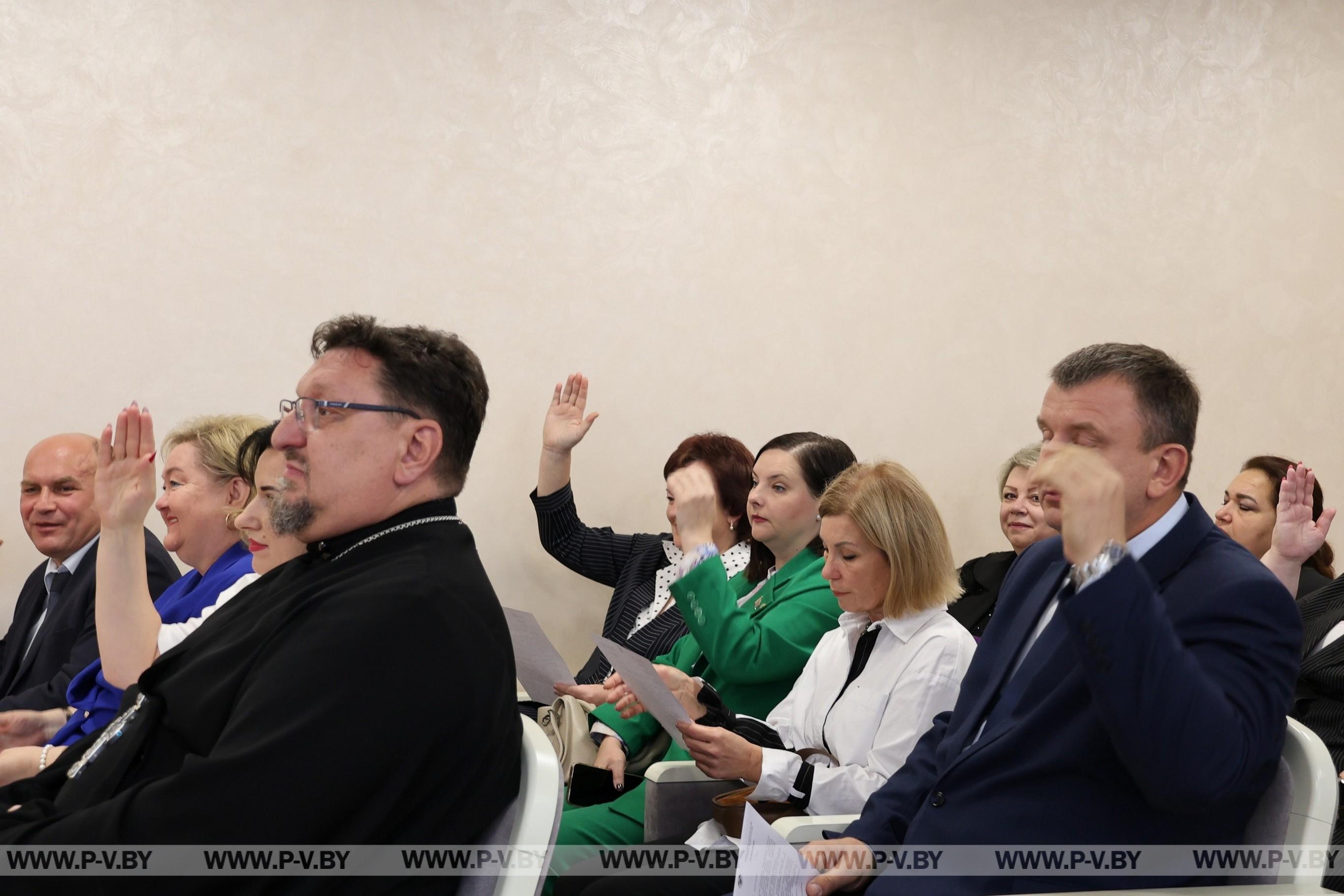 В Пинске прошла внеочередная сессия городского Совета депутатов