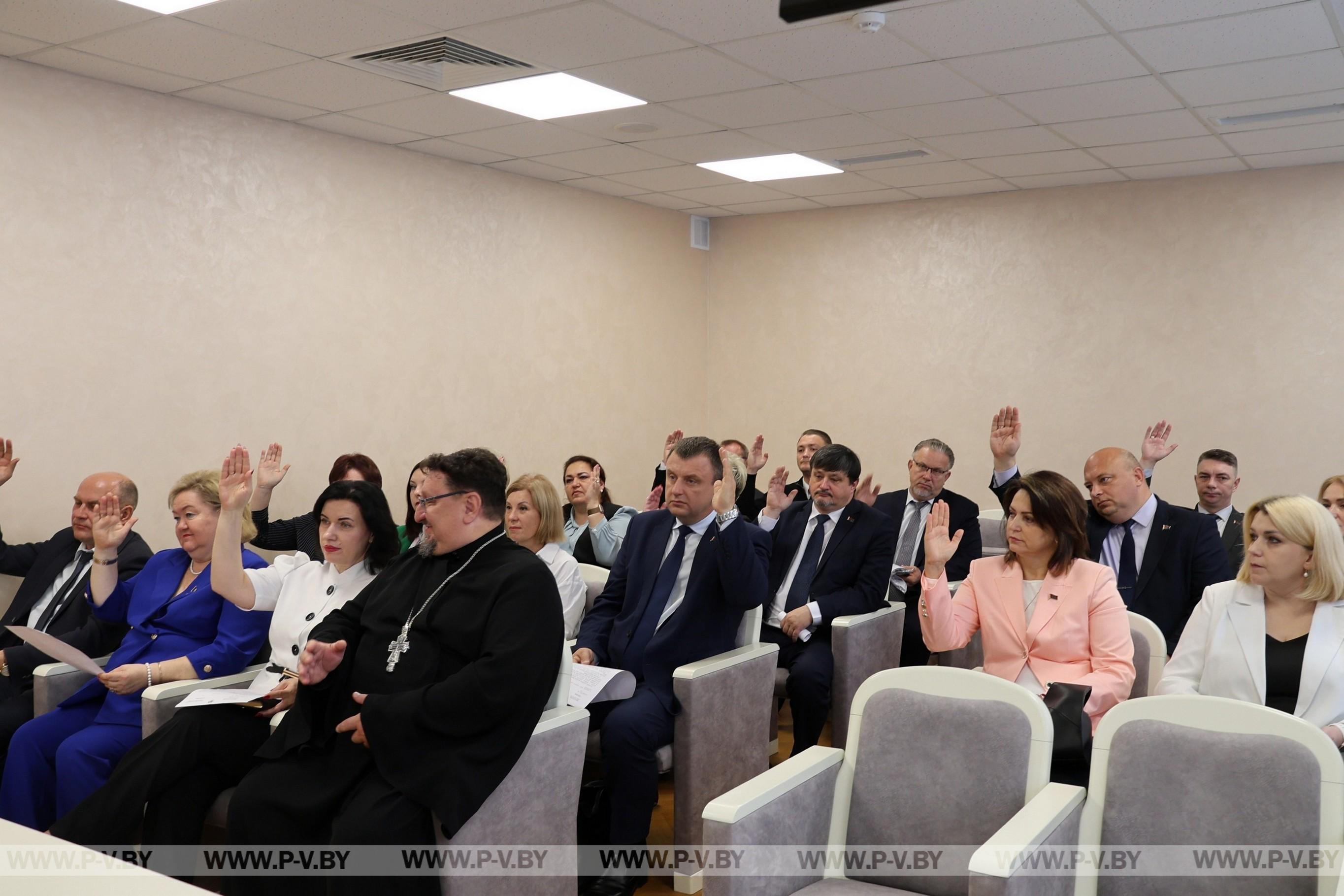 В Пинске прошла внеочередная сессия городского Совета депутатов