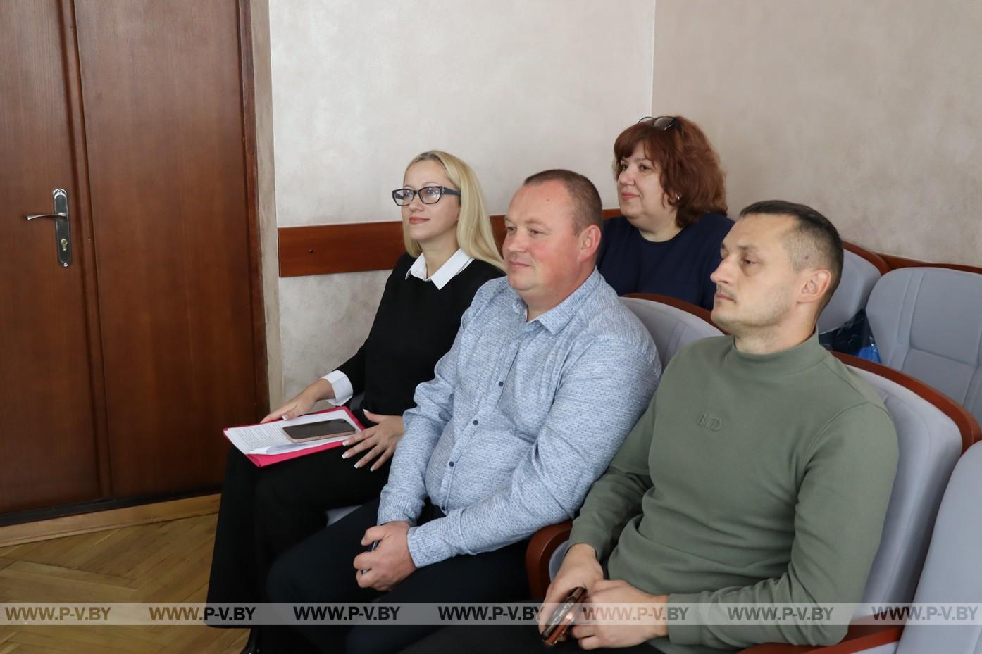 Многодетным мамам района вручили ордена Матери