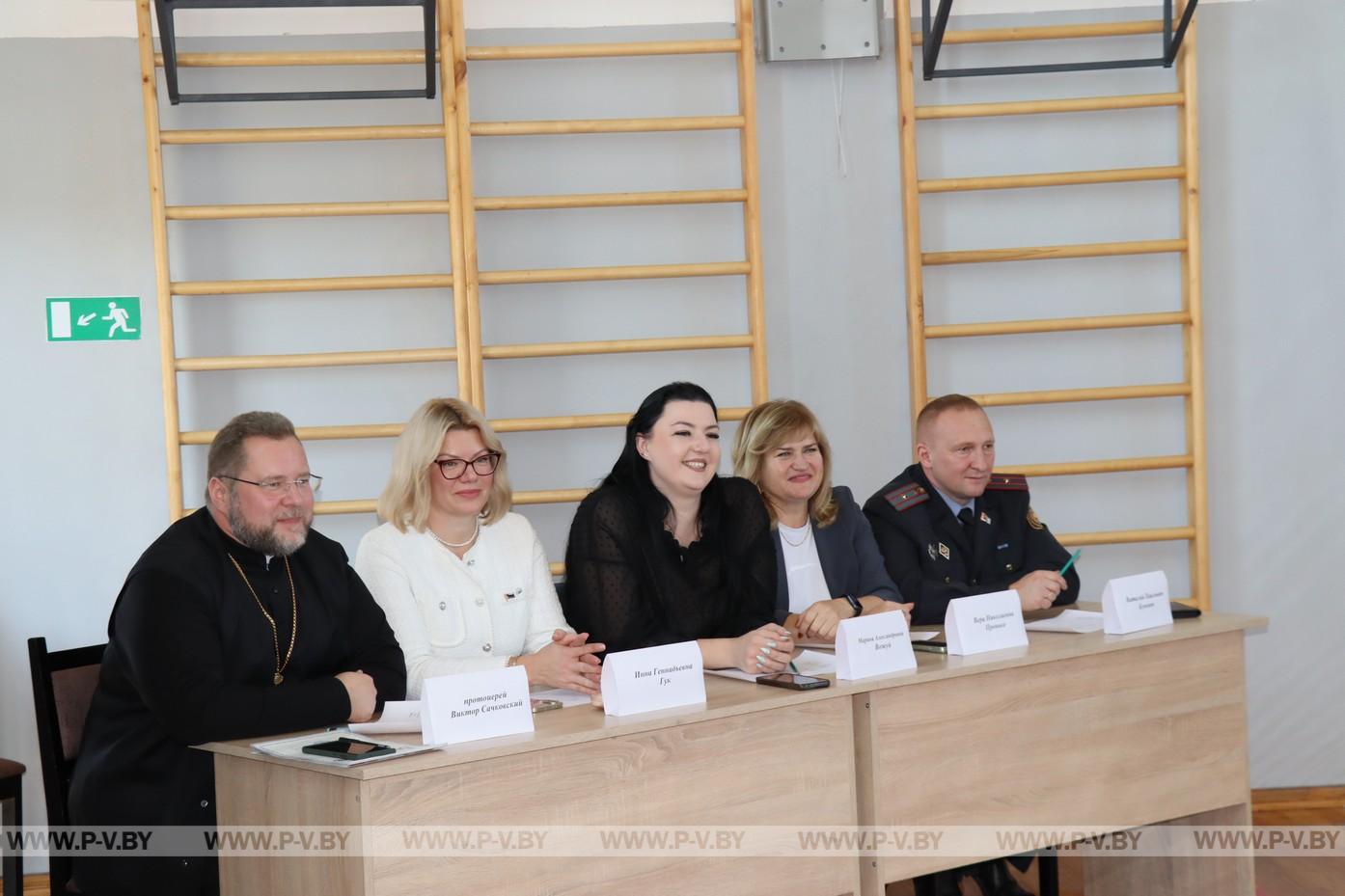 Соревновались дети, родители, учителя, священники и милиционеры