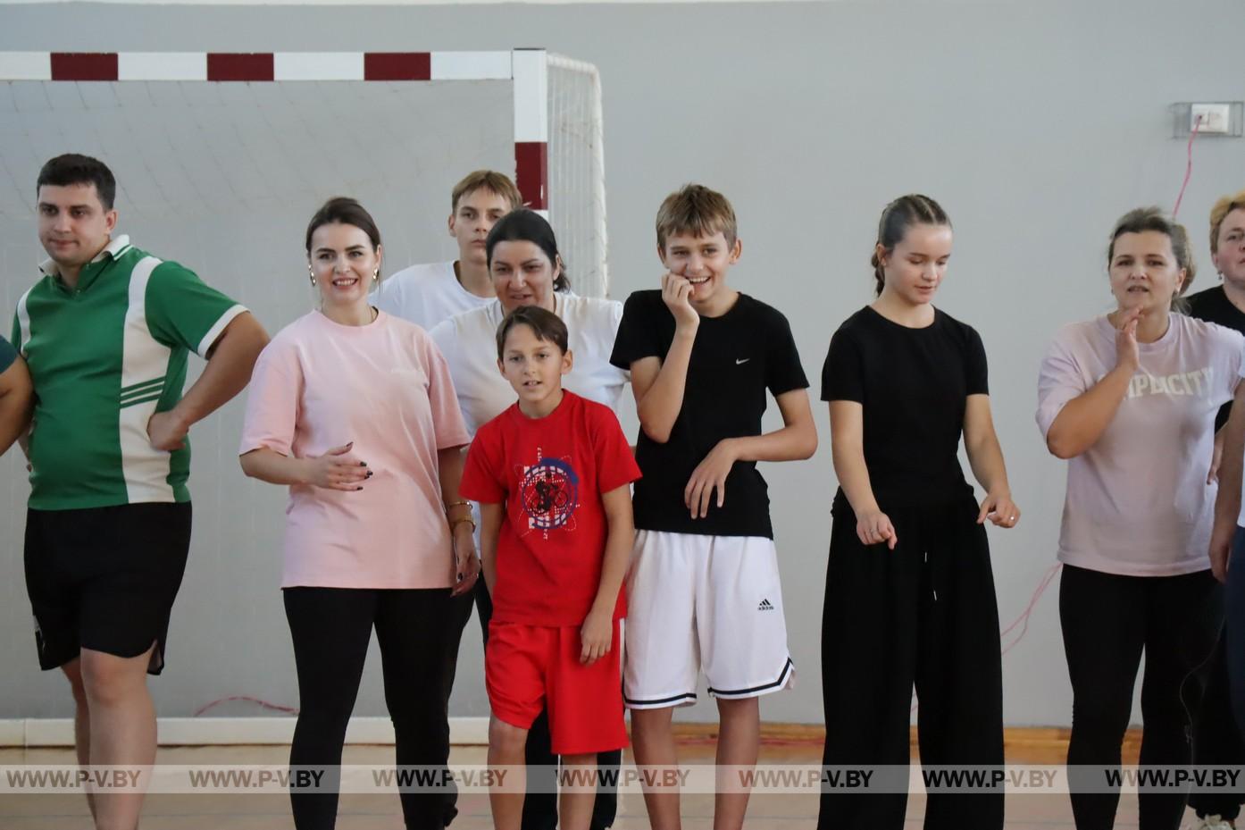 Соревновались дети, родители, учителя, священники и милиционеры