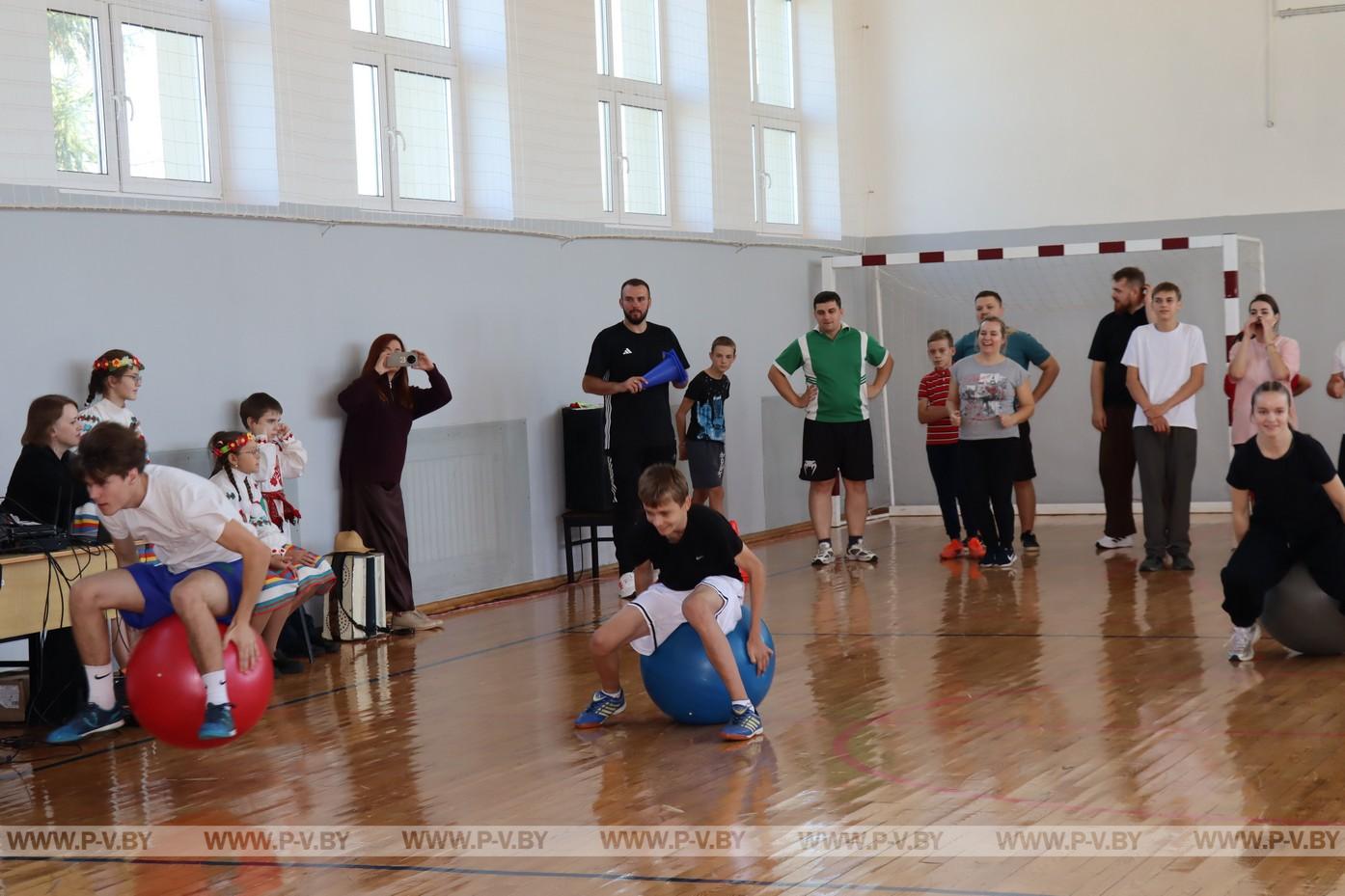 Соревновались дети, родители, учителя, священники и милиционеры