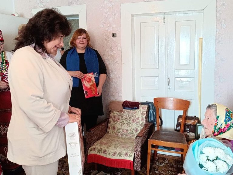 90-летний юбилей отметила в День пожилых людей жительница Пинского района