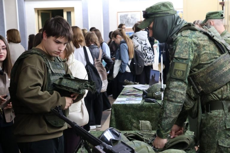 Школьники узнали, как стать профессиональными военными