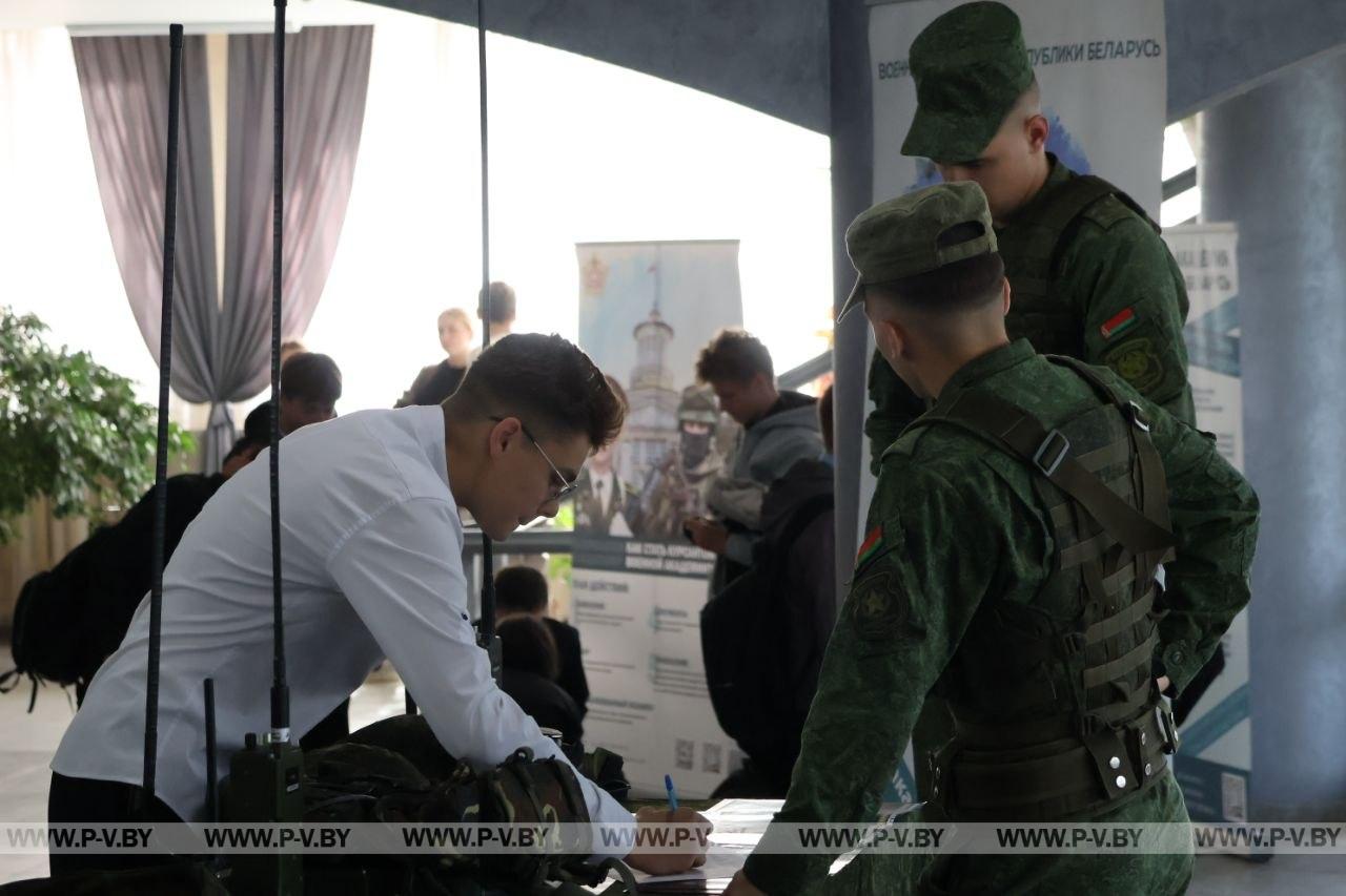 Школьники узнали, как стать профессиональными военными