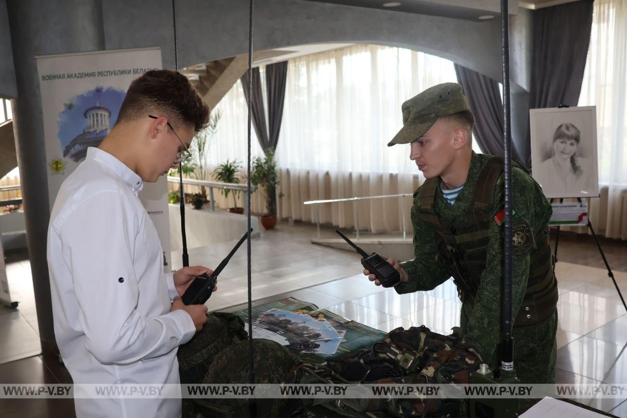 Школьники узнали, как стать профессиональными военными