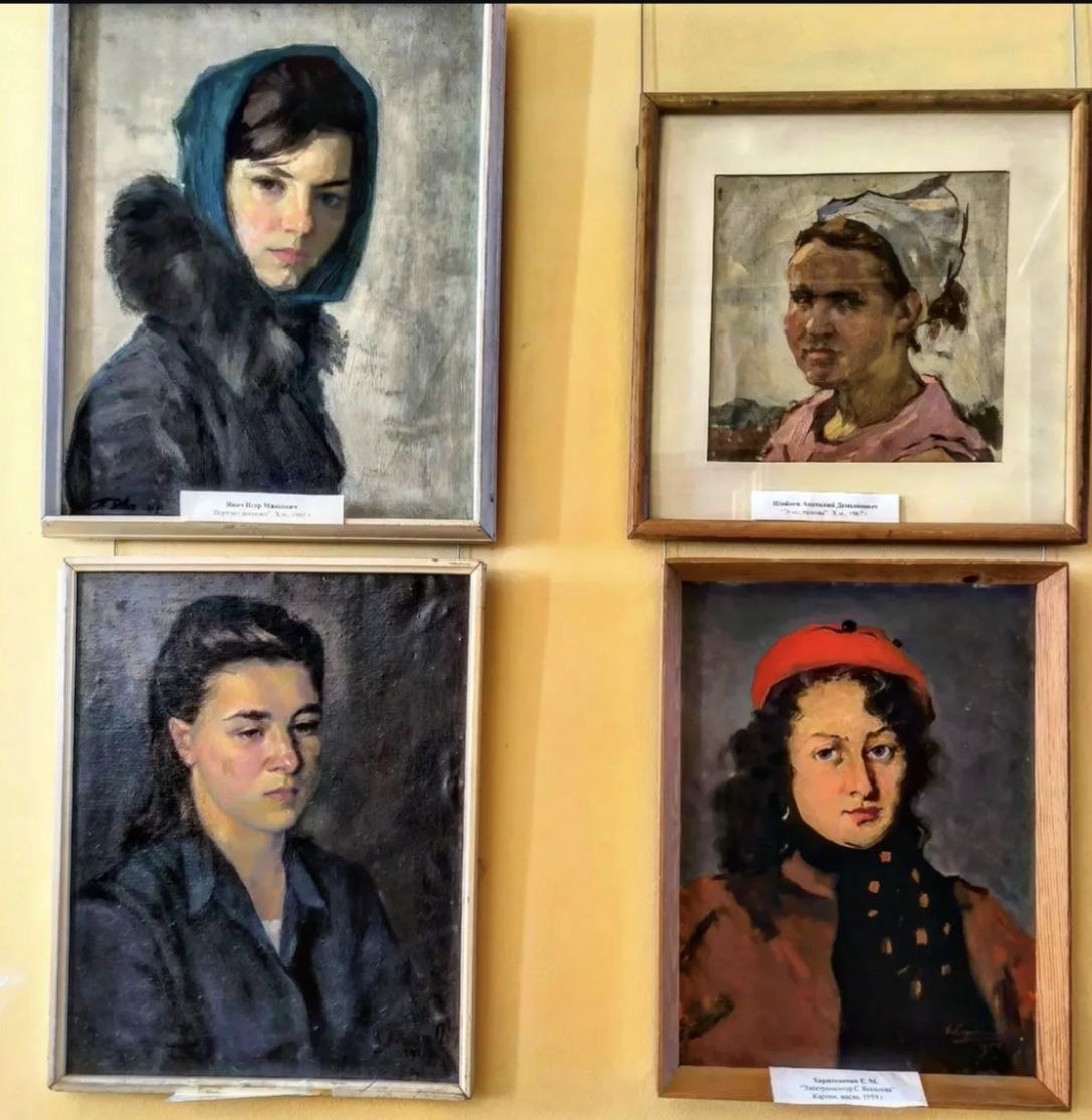 Сюжетные полотна на выставке