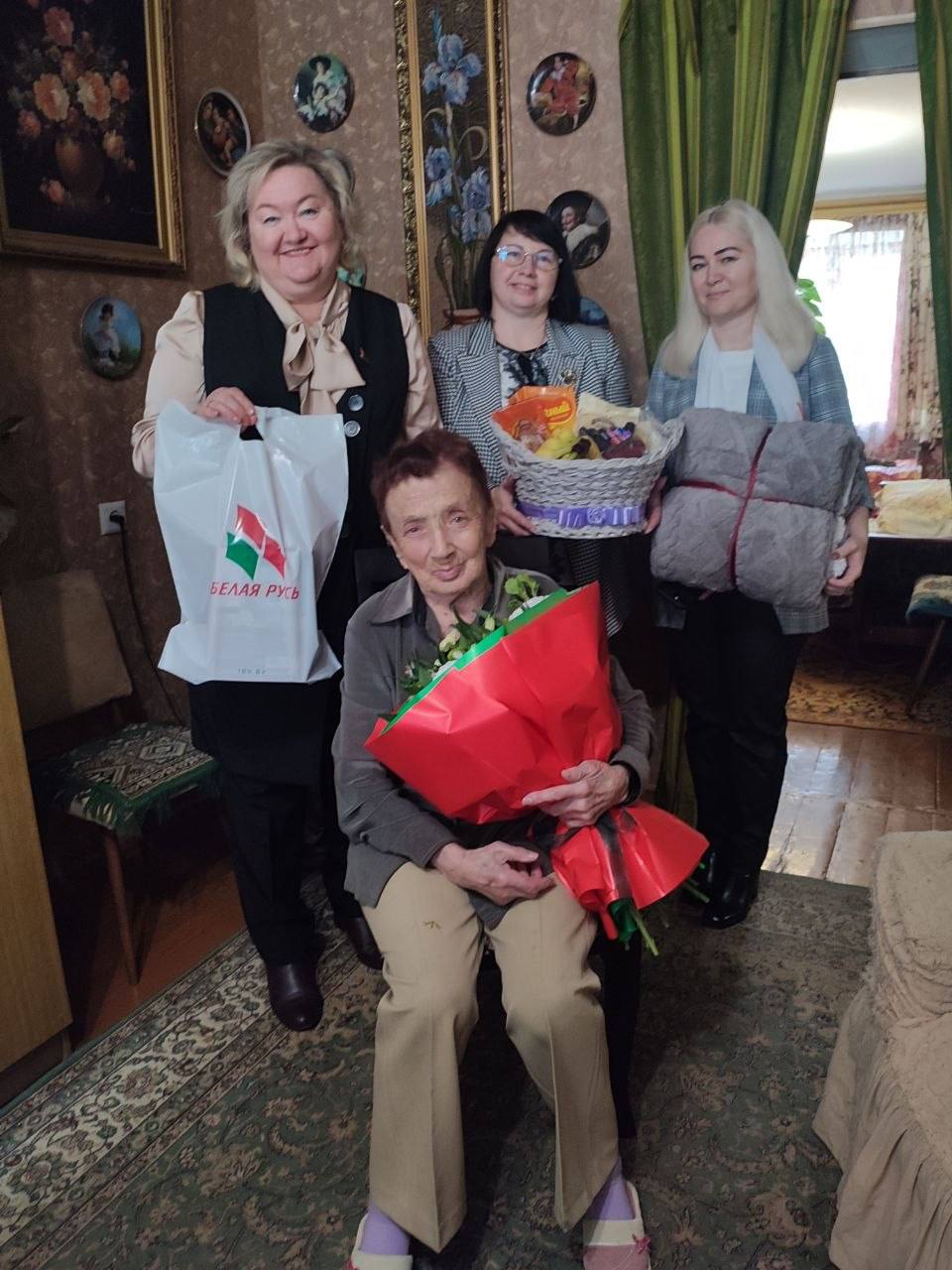 В Пинске поздравили 96-летнюю блокадницу Ленинграда