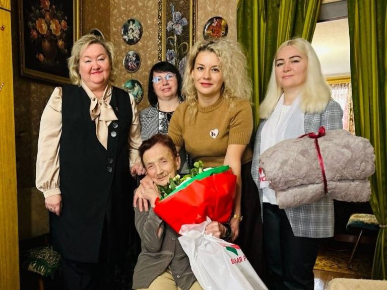 В Пинске поздравили 96-летнюю блокадницу Ленинграда