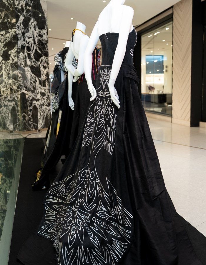 «Полночь в Несвиже»: платье модельера из Пинска покорило Бангкок